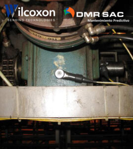 Acelerómetro Wilcoxon tomando datos de máquina giratoria